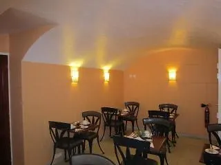 堡格林内尔埃菲尔铁塔酒店 3*
